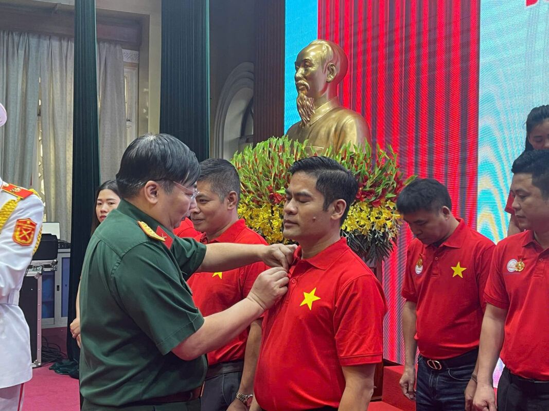 CEO VƯƠNG QUỐC DÂN THAM DỰ LỄ BÁO CÔNG TẠI LĂNG CHỦ TỊCH HỒ CHÍ MINH